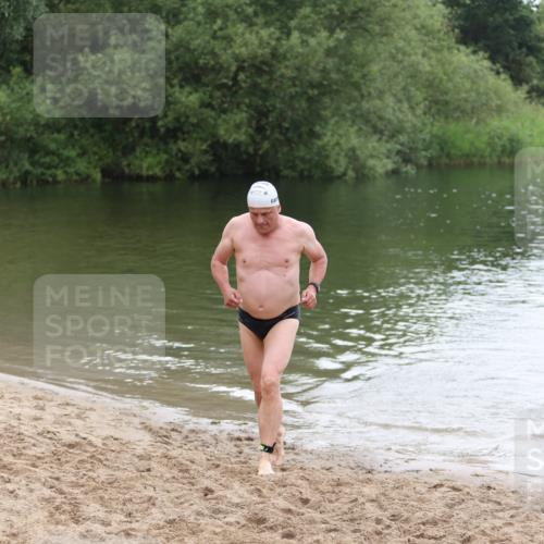 21.06.2026 - 29. Vierlanden-Triathlon Andreas Tolksdorf http://msf.ph/oto/9850529 21.06.2026 10:13:37 Schwimmen 415 meine-sportfotos.de
