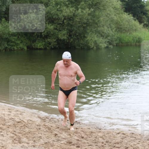 21.06.2026 - 29. Vierlanden-Triathlon Andreas Tolksdorf http://msf.ph/oto/9850536 21.06.2026 10:13:37 Schwimmen 415 meine-sportfotos.de