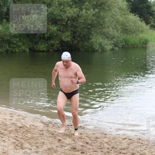 21.06.2026 - 29. Vierlanden-Triathlon Andreas Tolksdorf http://msf.ph/oto/9850539 21.06.2026 10:13:37 Schwimmen 415 meine-sportfotos.de