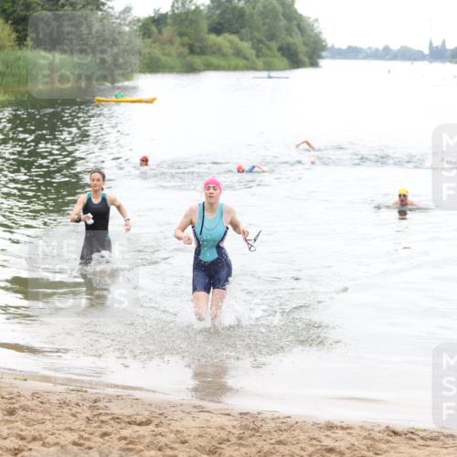 21.06.2026 - 29. Vierlanden-Triathlon Andreas Tolksdorf http://msf.ph/oto/9850552 21.06.2026 10:14:56 Schwimmen 509, 545 meine-sportfotos.de