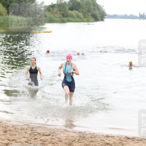 21.06.2026 - 29. Vierlanden-Triathlon Andreas Tolksdorf http://msf.ph/oto/9850559 21.06.2026 10:14:56 Schwimmen 509, 545 meine-sportfotos.de