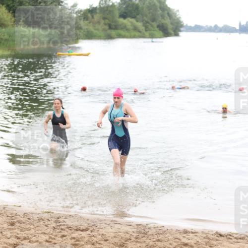 21.06.2026 - 29. Vierlanden-Triathlon Andreas Tolksdorf http://msf.ph/oto/9850562 21.06.2026 10:14:56 Schwimmen 509, 545 meine-sportfotos.de