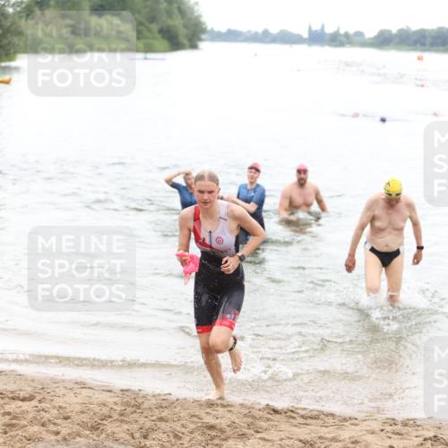 21.06.2026 - 29. Vierlanden-Triathlon Andreas Tolksdorf http://msf.ph/oto/9850627 21.06.2026 10:15:12 Schwimmen 526, 564, 584, 614, 621 meine-sportfotos.de