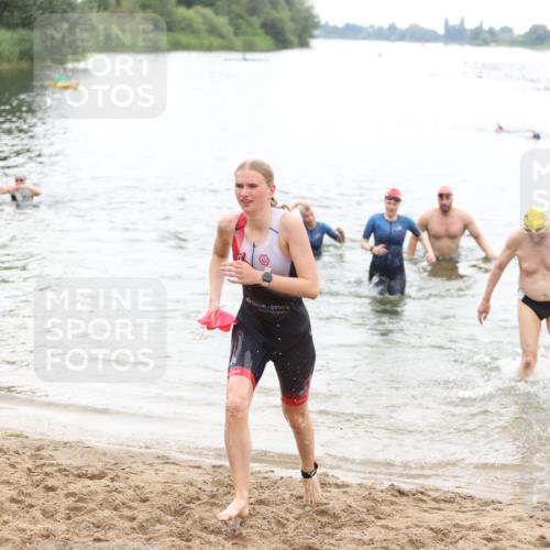21.06.2026 - 29. Vierlanden-Triathlon Andreas Tolksdorf http://msf.ph/oto/9850644 21.06.2026 10:15:12 Schwimmen 526, 564, 584, 614, 621 meine-sportfotos.de