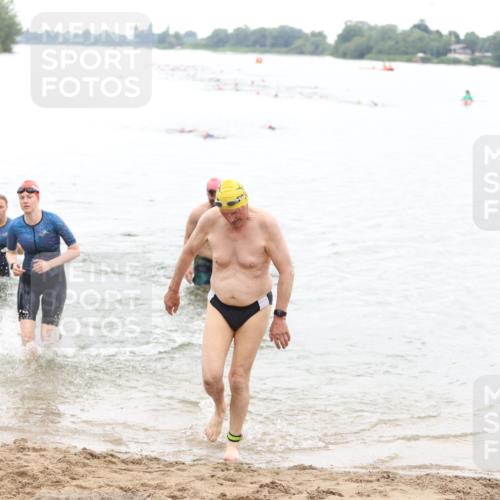 21.06.2026 - 29. Vierlanden-Triathlon Andreas Tolksdorf http://msf.ph/oto/9850650 21.06.2026 10:15:15 Schwimmen 496, 526, 564, 584, 614, 621 meine-sportfotos.de