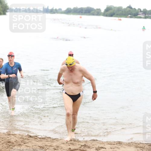 21.06.2026 - 29. Vierlanden-Triathlon Andreas Tolksdorf http://msf.ph/oto/9850658 21.06.2026 10:15:15 Schwimmen 496, 526, 564, 584, 614, 621 meine-sportfotos.de