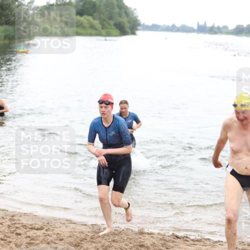 21.06.2026 - 29. Vierlanden-Triathlon Andreas Tolksdorf http://msf.ph/oto/9850673 21.06.2026 10:15:17 Schwimmen 496, 564, 584, 614, 621 meine-sportfotos.de