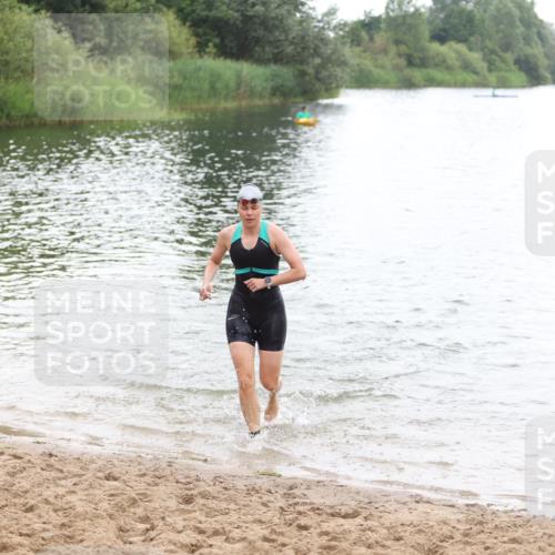 21.06.2026 - 29. Vierlanden-Triathlon Andreas Tolksdorf http://msf.ph/oto/9850712 21.06.2026 10:15:23 Schwimmen 496, 584, 614, 621 meine-sportfotos.de