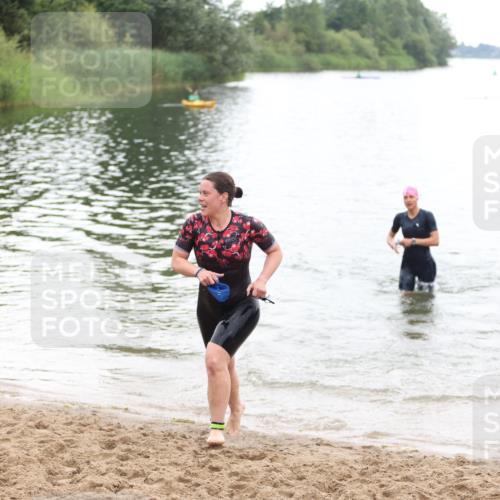 21.06.2026 - 29. Vierlanden-Triathlon Andreas Tolksdorf http://msf.ph/oto/9850756 21.06.2026 10:15:50 Schwimmen 552, 562 meine-sportfotos.de