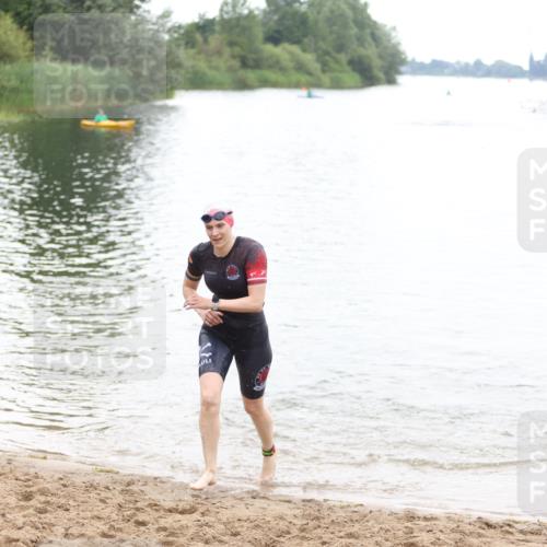 21.06.2026 - 29. Vierlanden-Triathlon Andreas Tolksdorf http://msf.ph/oto/9850800 21.06.2026 10:16:02 Schwimmen 587 meine-sportfotos.de
