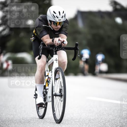 21.06.2026 - 29. Vierlanden-Triathlon H.Heesch http://msf.ph/oto/9850806 21.06.2026 10:27:19 Radfahren 10, 24, 101, 223, 298, 339, 378, 385, 391, 486, 513 meine-sportfotos.de
