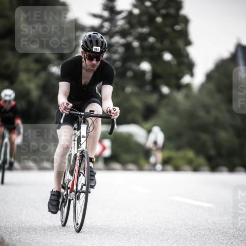 21.06.2026 - 29. Vierlanden-Triathlon H.Heesch http://msf.ph/oto/9850821 21.06.2026 10:27:24 Radfahren 10, 223, 298, 339, 378, 385, 391, 513, 563 meine-sportfotos.de