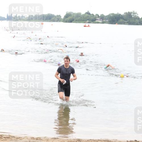 21.06.2026 - 29. Vierlanden-Triathlon Andreas Tolksdorf http://msf.ph/oto/9850825 21.06.2026 10:16:25 Schwimmen 383, 384, 441, 540 meine-sportfotos.de