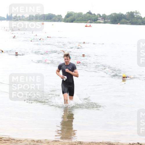 21.06.2026 - 29. Vierlanden-Triathlon Andreas Tolksdorf http://msf.ph/oto/9850832 21.06.2026 10:16:25 Schwimmen 383, 384, 441, 540 meine-sportfotos.de