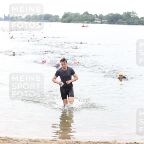 21.06.2026 - 29. Vierlanden-Triathlon Andreas Tolksdorf http://msf.ph/oto/9850838 21.06.2026 10:16:25 Schwimmen 383, 384, 441, 540 meine-sportfotos.de
