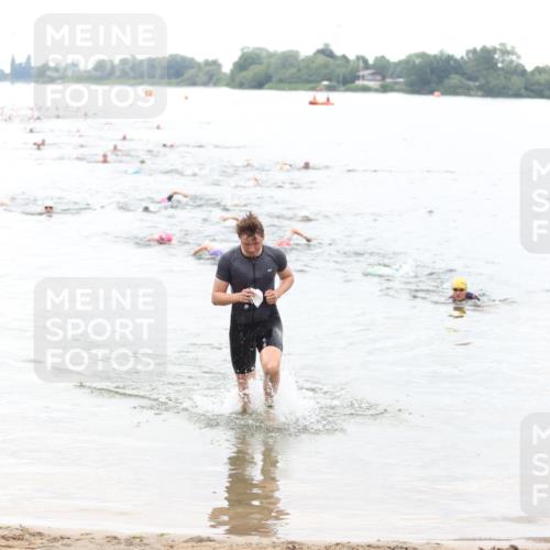 21.06.2026 - 29. Vierlanden-Triathlon Andreas Tolksdorf http://msf.ph/oto/9850843 21.06.2026 10:16:25 Schwimmen 383, 384, 441, 540 meine-sportfotos.de