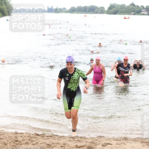 21.06.2026 - 29. Vierlanden-Triathlon Andreas Tolksdorf http://msf.ph/oto/9850903 21.06.2026 10:16:39 Schwimmen 328, 384, 388, 506, 540, 577, 604, 613, 622 meine-sportfotos.de
