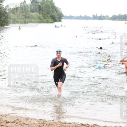 21.06.2026 - 29. Vierlanden-Triathlon Andreas Tolksdorf http://msf.ph/oto/9851146 21.06.2026 10:17:05 Schwimmen 386, 480, 488, 515, 521, 533, 591, 625 meine-sportfotos.de