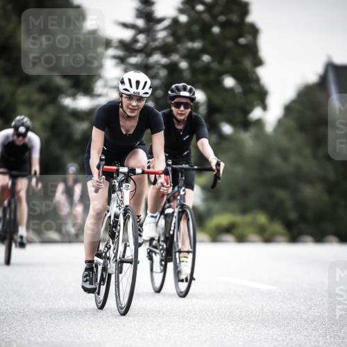 21.06.2026 - 29. Vierlanden-Triathlon H.Heesch http://msf.ph/oto/9851147 21.06.2026 10:28:27 Radfahren 4, 51, 55, 61, 78, 106, 197, 481, 561, 567, 574, 582, 590, 592, 606, 608, 616 meine-sportfotos.de