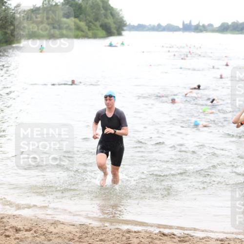 21.06.2026 - 29. Vierlanden-Triathlon Andreas Tolksdorf http://msf.ph/oto/9851159 21.06.2026 10:17:06 Schwimmen 386, 480, 488, 515, 521, 533, 591, 625 meine-sportfotos.de