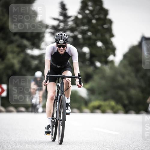 21.06.2026 - 29. Vierlanden-Triathlon H.Heesch http://msf.ph/oto/9851165 21.06.2026 10:28:29 Radfahren 4, 51, 55, 61, 78, 99, 106, 197, 387, 481, 535, 561, 574, 582, 592, 606, 608, 616 meine-sportfotos.de