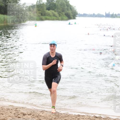 21.06.2026 - 29. Vierlanden-Triathlon Andreas Tolksdorf http://msf.ph/oto/9851171 21.06.2026 10:17:07 Schwimmen 386, 480, 488, 521, 533, 591, 602, 625 meine-sportfotos.de