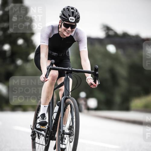 21.06.2026 - 29. Vierlanden-Triathlon H.Heesch http://msf.ph/oto/9851184 21.06.2026 10:28:29 Radfahren 4, 51, 55, 61, 78, 99, 106, 197, 387, 481, 535, 561, 574, 582, 592, 606, 608, 616 meine-sportfotos.de