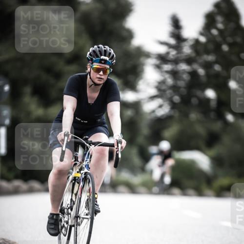 21.06.2026 - 29. Vierlanden-Triathlon H.Heesch http://msf.ph/oto/9851202 21.06.2026 10:28:33 Radfahren 51, 55, 61, 78, 99, 106, 197, 367, 387, 390, 511, 535, 561, 592, 606, 616 meine-sportfotos.de