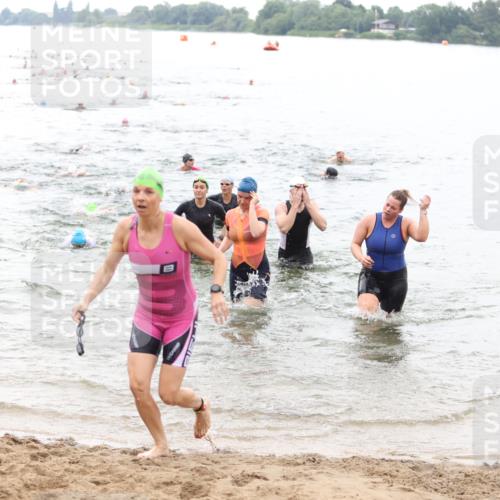 21.06.2026 - 29. Vierlanden-Triathlon Andreas Tolksdorf http://msf.ph/oto/9851207 21.06.2026 10:17:09 Schwimmen 386, 480, 488, 521, 530, 533, 574, 591, 602, 625 meine-sportfotos.de