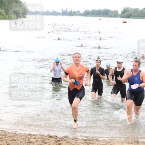 21.06.2026 - 29. Vierlanden-Triathlon Andreas Tolksdorf http://msf.ph/oto/9851227 21.06.2026 10:17:12 Schwimmen 386, 488, 521, 530, 533, 574, 585, 591, 602, 625 meine-sportfotos.de