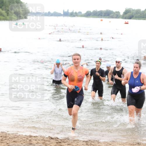 21.06.2026 - 29. Vierlanden-Triathlon Andreas Tolksdorf http://msf.ph/oto/9851232 21.06.2026 10:17:12 Schwimmen 386, 488, 521, 530, 533, 574, 585, 591, 602, 625 meine-sportfotos.de