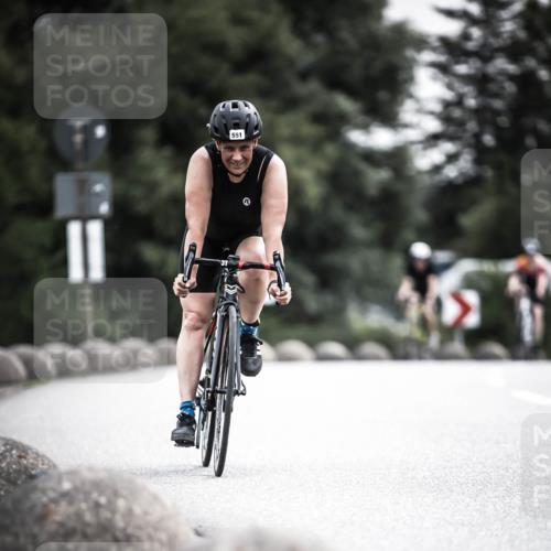 21.06.2026 - 29. Vierlanden-Triathlon H.Heesch http://msf.ph/oto/9851323 21.06.2026 10:28:52 Radfahren 27, 499, 551, 553, 619 meine-sportfotos.de