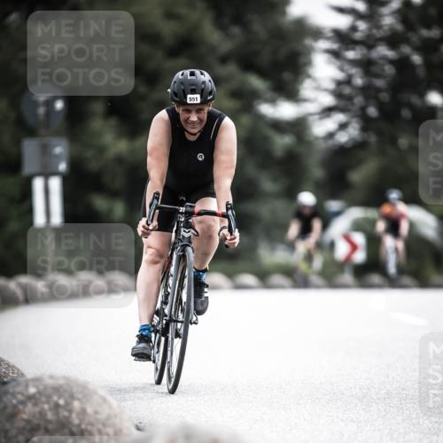 21.06.2026 - 29. Vierlanden-Triathlon H.Heesch http://msf.ph/oto/9851328 21.06.2026 10:28:52 Radfahren 27, 499, 551, 553, 619 meine-sportfotos.de