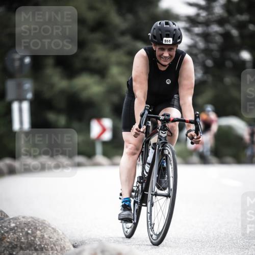 21.06.2026 - 29. Vierlanden-Triathlon H.Heesch http://msf.ph/oto/9851337 21.06.2026 10:28:53 Radfahren 27, 499, 551, 553, 558, 619 meine-sportfotos.de