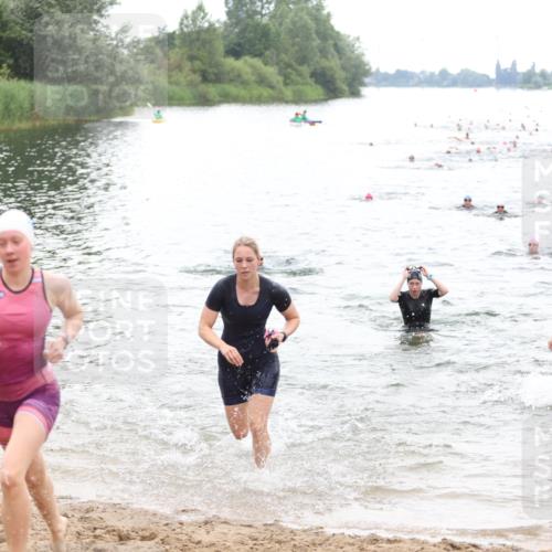 21.06.2026 - 29. Vierlanden-Triathlon Andreas Tolksdorf http://msf.ph/oto/9851377 21.06.2026 10:17:26 Schwimmen 369, 486, 517, 543, 567, 585, 599, 600 meine-sportfotos.de