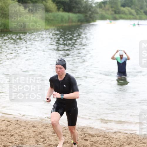 21.06.2026 - 29. Vierlanden-Triathlon Andreas Tolksdorf http://msf.ph/oto/9851416 21.06.2026 10:17:32 Schwimmen 353, 369, 508, 543, 567, 575, 600 meine-sportfotos.de