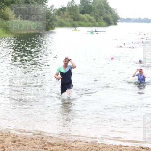 21.06.2026 - 29. Vierlanden-Triathlon Andreas Tolksdorf http://msf.ph/oto/9851421 21.06.2026 10:17:35 Schwimmen 353, 508, 575, 600 meine-sportfotos.de