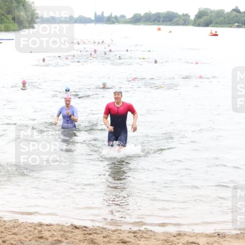 21.06.2026 - 29. Vierlanden-Triathlon Andreas Tolksdorf http://msf.ph/oto/9851442 21.06.2026 10:17:36 Schwimmen 353, 508, 575 meine-sportfotos.de