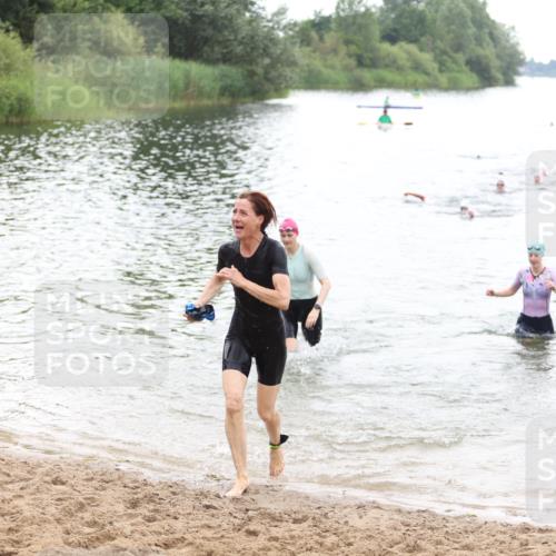 21.06.2026 - 29. Vierlanden-Triathlon Andreas Tolksdorf http://msf.ph/oto/9851504 21.06.2026 10:17:54 Schwimmen 481, 514, 553, 557, 563, 565 meine-sportfotos.de