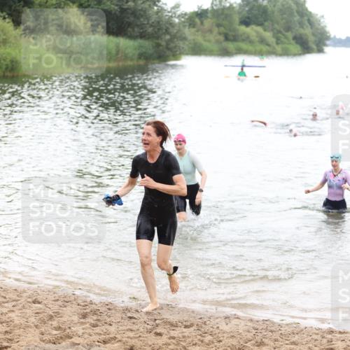 21.06.2026 - 29. Vierlanden-Triathlon Andreas Tolksdorf http://msf.ph/oto/9851506 21.06.2026 10:17:54 Schwimmen 481, 514, 553, 557, 563, 565 meine-sportfotos.de