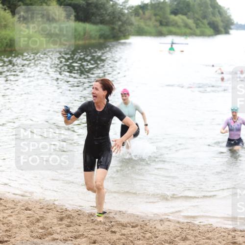 21.06.2026 - 29. Vierlanden-Triathlon Andreas Tolksdorf http://msf.ph/oto/9851518 21.06.2026 10:17:55 Schwimmen 481, 514, 553, 557, 563, 565 meine-sportfotos.de