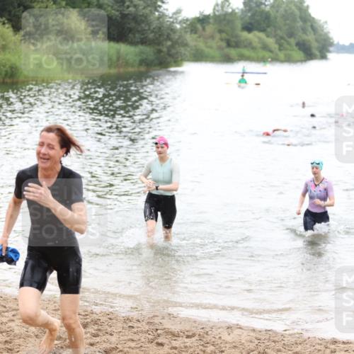 21.06.2026 - 29. Vierlanden-Triathlon Andreas Tolksdorf http://msf.ph/oto/9851523 21.06.2026 10:17:55 Schwimmen 481, 514, 553, 557, 563, 565 meine-sportfotos.de