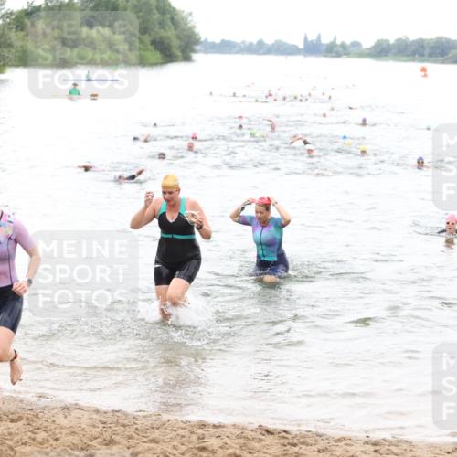 21.06.2026 - 29. Vierlanden-Triathlon Andreas Tolksdorf http://msf.ph/oto/9851565 21.06.2026 10:17:59 Schwimmen 481, 514, 553, 557, 563, 565 meine-sportfotos.de