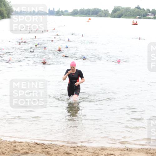 21.06.2026 - 29. Vierlanden-Triathlon Andreas Tolksdorf http://msf.ph/oto/9851611 21.06.2026 10:18:07 Schwimmen 494, 514, 565 meine-sportfotos.de