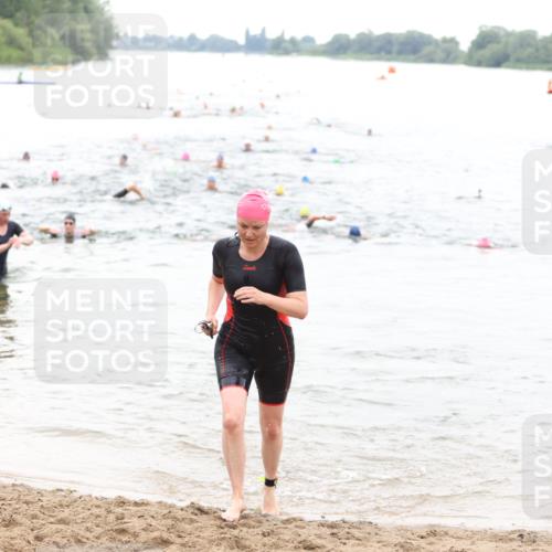 21.06.2026 - 29. Vierlanden-Triathlon Andreas Tolksdorf http://msf.ph/oto/9851629 21.06.2026 10:18:11 Schwimmen 494, 592 meine-sportfotos.de