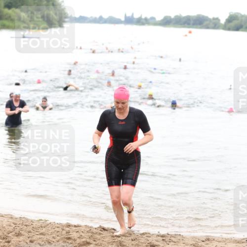 21.06.2026 - 29. Vierlanden-Triathlon Andreas Tolksdorf http://msf.ph/oto/9851638 21.06.2026 10:18:11 Schwimmen 494, 592 meine-sportfotos.de