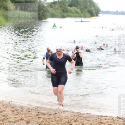 21.06.2026 - 29. Vierlanden-Triathlon Andreas Tolksdorf http://msf.ph/oto/9851656 21.06.2026 10:18:18 Schwimmen 494, 499, 571, 592, 606, 618 meine-sportfotos.de