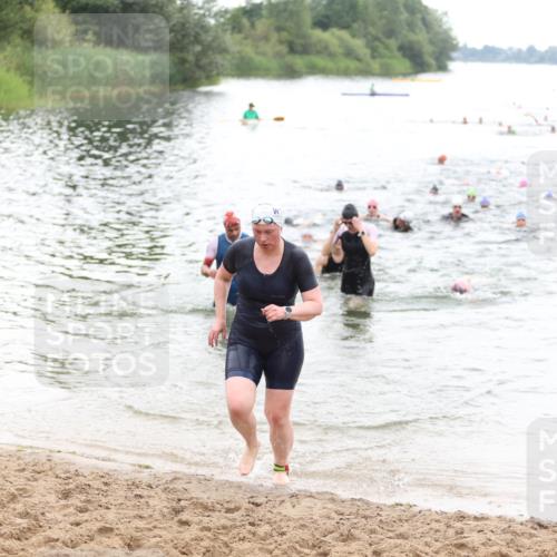 21.06.2026 - 29. Vierlanden-Triathlon Andreas Tolksdorf http://msf.ph/oto/9851661 21.06.2026 10:18:18 Schwimmen 494, 499, 571, 592, 606, 618 meine-sportfotos.de