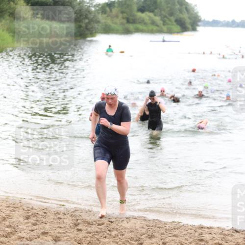 21.06.2026 - 29. Vierlanden-Triathlon Andreas Tolksdorf http://msf.ph/oto/9851663 21.06.2026 10:18:18 Schwimmen 494, 499, 571, 592, 606, 618 meine-sportfotos.de