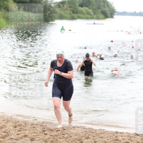 21.06.2026 - 29. Vierlanden-Triathlon Andreas Tolksdorf http://msf.ph/oto/9851665 21.06.2026 10:18:18 Schwimmen 494, 499, 571, 592, 606, 618 meine-sportfotos.de